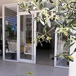 Julius Ξενοδοχείο *