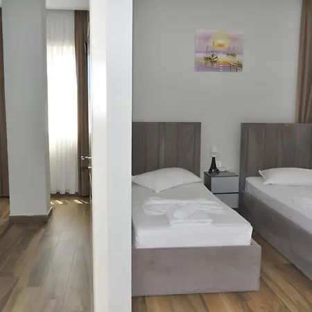 Julius * Golem (Tirana)