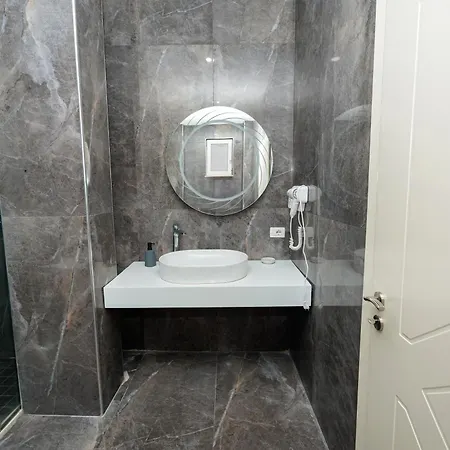 Julius Hotel