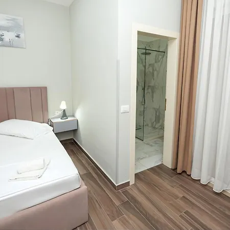 Hotel Julius Golem (Tirana)