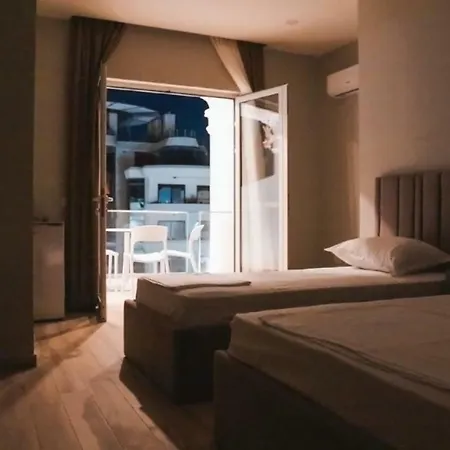 Julius Hotel Golem (Tirana)