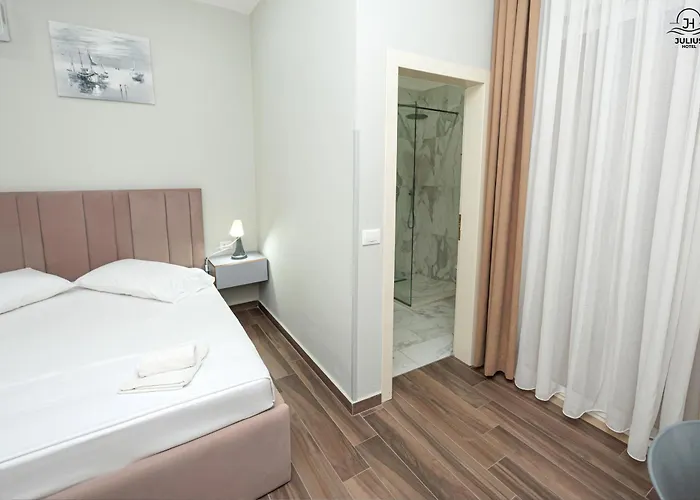 Hotel Julius Golem (Tirana)