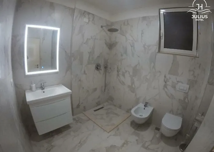 Julius Hotel Golem (Tirana)