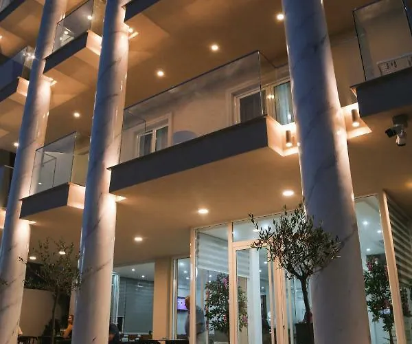 Julius * Golem (Tirana)