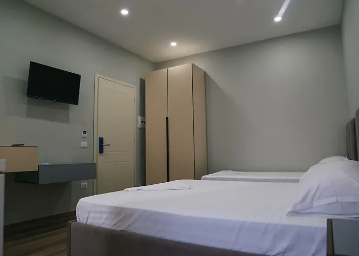 Hotel Julius Golem (Tirana)