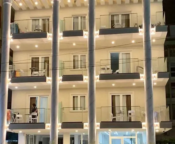 Hotel Julius Golem (Tirana)