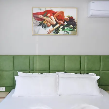 Julius Hotel Golem (Tirana)