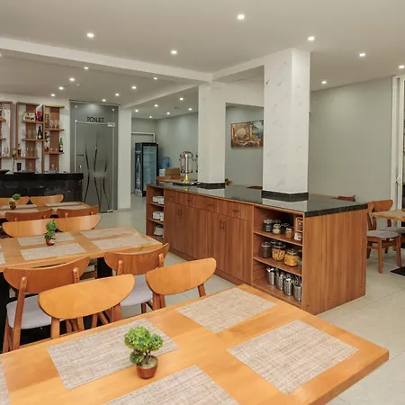 Julius Hotel *