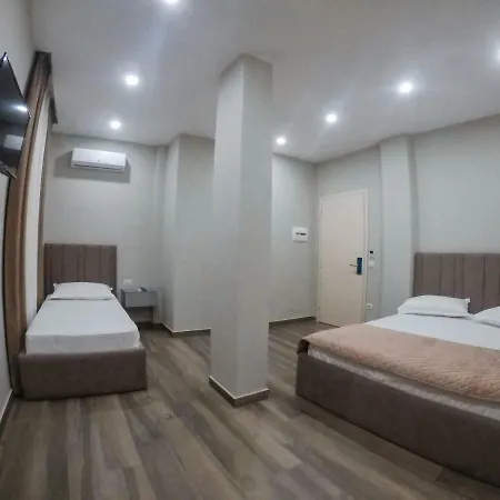 Julius Hotel *