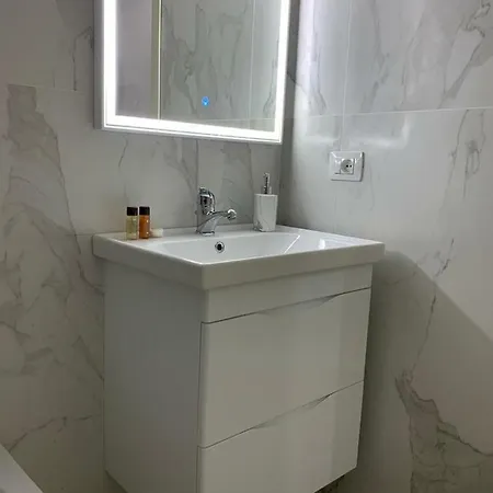 Julius * Golem (Tirana)